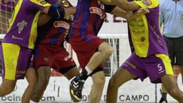 Raúl Entrerríos intenta pasar.