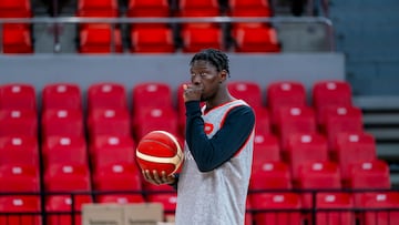 Eli John Ndiaye en un entrenamiento de la Selección española.