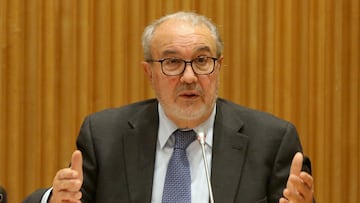 Pedro Solbes, durante a la comisión de crisis financiera en el congreso en Madrid.