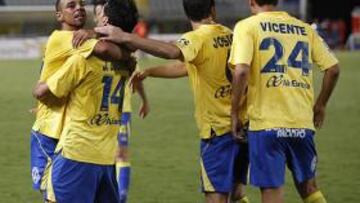 <b>CELEBRACIÓN. </b>Antonio Guayre celebra con rabia el segundo gol del partido y su tercer gol en Liga esta temporada junto a Javi Guerrero.