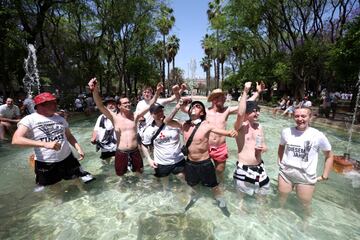 Miles de aficionados del Eintracht y del Rangers FC esperan la hora del partido disfrutando de la ciudad de Sevilla.