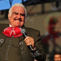 Hospitalizan a Vicente Fernández tras caída