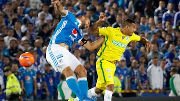 Andrés Cadavid y Macnelly Torres en la disputa de un balón aéreo durante el juego entre Millonarios y Nacional por la Liga Águila I-2017