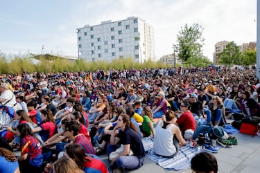 Decepción de los seguidores azulgranas que vieron el encuentro en una pantalla gigante.