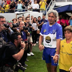 Las imágenes del homenaje a Mágico González en Cádiz