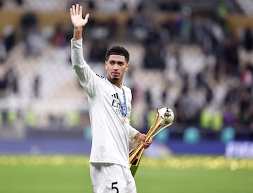 El Real Madrid gana por cuarta vez el trofeo de la competición Intercontinental. Bellingham celebra el triunfo.