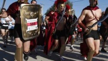 <b>HOPLITAS. </b>Corredores ataviados como soldados griegos del 490 a.C.
