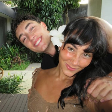 Plex es la cuarta relación sentimental que se le conoce a Aitana, tras Ramón, su novio durante su estancia en OT 2017, Cepeda, Migel Bernardeu y Sebastián Yatra.