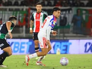 Futbol, Palestino vs Universidad de Chile
Fecha 3, Liga de Primera 2026.
El jugador de Universidad de Chile Octavio Rivero, derecha, disputa el balon contra el defensa de Palestino durante un partido de primera disputado en el estadio Municipal de La Cisterna en Santiago, Chile.
13/02/2026
Dragomir Yankovic/Photosport
Football, Palestino vs Universidad de Chile
3tst turn, 2026 First division league.
Universidad de Chile«s player Octavio Rivero, right, vies for the ball against defense of Palestino during a first division match at the Municipal de La Cisterna stadium in Santiago, Chile.
13/02/2026
Dragomir Yankovic/Photosport