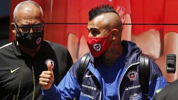 Antes de las 21 horas, la selección chilena arribó a la capital de Venezuela, donde el martes jugará ante los locales. Este lunes reconocerá la cancha.