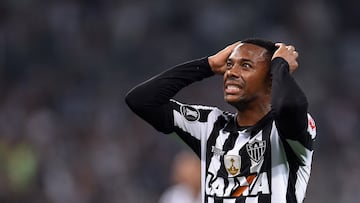 (FILES) Robinho of Brazil's Atletico Mineiro gestures during their 2017 Copa Libertadores match against Bolivia's Wilstermann held at Mineirao stadium, in Belo Horizonte, Brazil, on August 9, 2017. Brazilian justice will examine on March 20, 2024, whether former soccer player Robinho should serve his sentence for rape in Brazil, where the trial against Dani Alves sparked criticism for the silence of the cream of the football world in cases of violence against women. The magistrates of the Superior Court of Justice (STJ), based in Brasilia, will evaluate the request of the Italian justice system to homologate a nine-year prison sentence imposed on the former striker in Milan in 2017 and ultimately ratified in Rome in 2022. (Photo by DOUGLAS MAGNO / AFP)