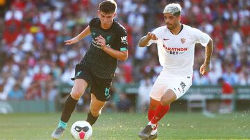 Banega, ante el Liverpool.