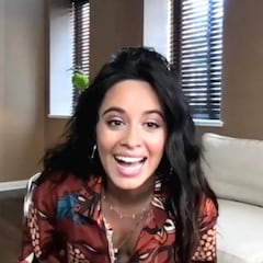 El descuido de Camila Cabello con su pecho durante una entrevista en televisión