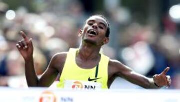 El etíope Abera gana una maratón fantástica en Dubai