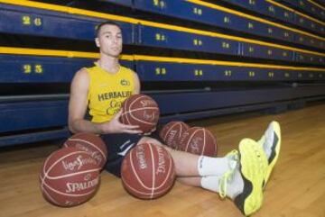 Ben Hansbrough (26 años y 1,90). Base/escolta. Tras su paso por Indiana Pacers llegó a la Liga Endesa, al Gran Canaria. En la isla realizó una gran temporada que le ha dado la confianza necesaria para probar de nuevo suerte en la NBA.