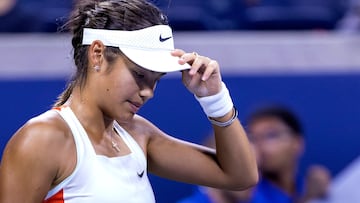 Britain's Emma Raducanu gestures during her 2022 US Open Tennis tournament women's singles first round match against France's Alize Cornet at the USTA Billie Jean King National Tennis Center in New York, on August 30, 2022. (Photo by COREY SIPKIN / AFP)