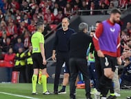 Pellegrino Matarazzo da órdenes a su equipo en San Mamés, en el partido de ida de semifinales de Copa del Rey entre Athletic y Real Sociedad.