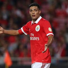 Investigan al Benfica por amaño en gol de Raúl Jiménez