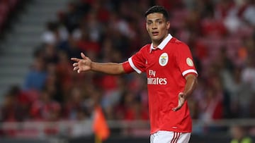 El diario Correio da Manha publica que la Policía Judicial investiga el pago a cuatro jugadores del Rio Ave, en el cual ganaron gracias a tanto del mexicano.