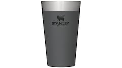 Esta jarra Stanley mantiene la cerveza fría hasta siete horas