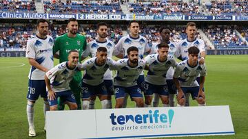 Foto del once inicial del Tenerife el pasado domingo ante el Mirandés.