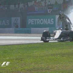 Hamilton acusa: “Alguien no quiere que gane el título”