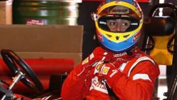 <b>MAESTRO. </b>Alonso dio una auténtica clase de conducción con un kart en el kárting de Carlos Sainz de la capital de España.