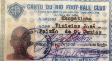 Esta foto corresponde al carnet de Vinícius cuando era apenas un chico lleno de ilusiones por llegar al profesionalismo