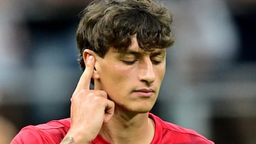 Soccer Football - Serie A - AC Milan v Cremonese - San Siro, Milan, Italy - August 23, 2025 Cremonese's Romano Floriani Mussolini during the warm up before the match REUTERS/Daniele Mascolo TPX IMAGES OF THE DAY