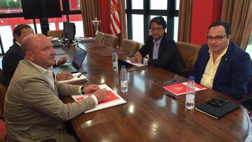 Negociación con la plantilla para pactar una rebaja salarial