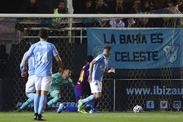 Apertura a banda izquierda, bal¨®n a la frontal del ¨¢rea, donde se duerme Riqui Puig ante la aparici¨®n de Javi P¨¦rez, que remata a placer para poner por delante a su equipo. En la repetici¨®n, parece que el bal¨®n da en Caball¨¦ y despu¨¦s se cuela en la porter¨ªa.