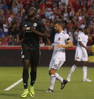 Lukaku celebrates his first goal for Man United