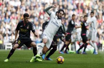 Isco con el balón.