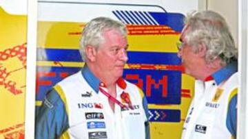 <b>LOS ACUSADOS SE DECLARAN INOCENTES. </b>Nelsinho ha señalado con el dedo a Symonds y Briatore, pero éstos se defienden con firmeza.