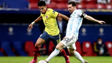 BRASILIA, BRAZIL - JULY 06: Lionel Messi of Argentina competes for the ball with Luis Diaz of Colombia during the Conmebol Copa America Brazil 2021 semi-final between Argentina and Colombia at Mane Garrincha Stadium on July 6, 2021 in Brasilia, Brazil. (Photo by MB Media/Getty Images)