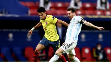 BRASILIA, BRAZIL - JULY 06: Lionel Messi of Argentina competes for the ball with Luis Diaz of Colombia during the Conmebol Copa America Brazil 2021 semi-final between Argentina and Colombia at Mane Garrincha Stadium on July 6, 2021 in Brasilia, Brazil. (Photo by MB Media/Getty Images)