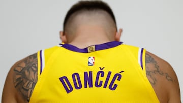 Luka Doncic durante la jornada de prensa de Los Angeles Lakers en el Centro de Entrenamiento de Salud de UCLA en El Segundo, California.