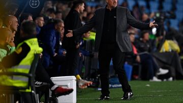 Celta Vigo's Spanish coach Rafael Benitez reacts during the Spanish league football match between RC Celta de Vigo and Club Atletico de Madrid at the Balaidos stadium in Vigo on October 21, 2023. (Photo by MIGUEL RIOPA / AFP)