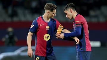 Gavi con Pedri, en un partido.