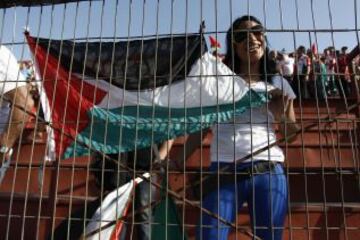 Hinchada de Palestino presente en el Santa Laura.