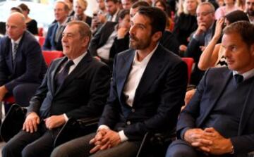 Antonio Caliendo, Gianluigi Buffon y Frank de Boer.