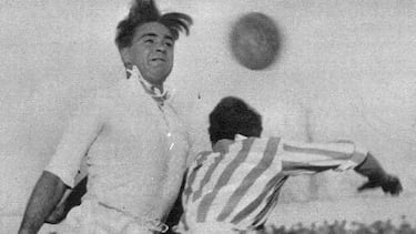 Campanal, del Sevilla, y Areso, del Betis, en un partido.