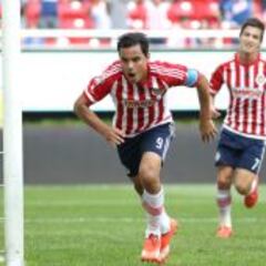 Bravo guía a las Chivas a una victoria vital contra Jaguares