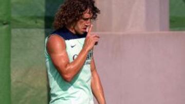 Puyol vuelve 222 días después; Alves, Piqué y Alexis, fuera
