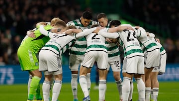 Pi?a del Celtic frente al Feyenoord.