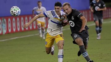 En el partido entre San Jose Earthquakes y Minnesota United el silbante tuvo que recurrir al VAR para verificar un posible penal. La MLS muestra la conversación.