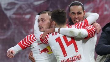 Yussuf Poulsen celebra un gol con sus compañeros.