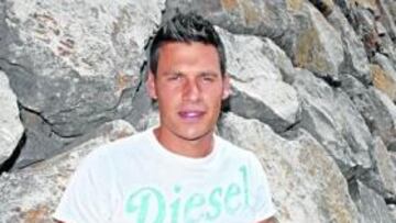 <b>DÍA ESPECIAL. </b>Pablo Sicilia jugará hoy en el estadio que acogió su debut en Primera División en su etapa en el Atlético de Madrid.