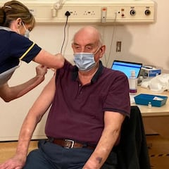 Reino Unido empieza la vacunación con las dosis de AstraZeneca y Oxford