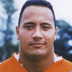 La Roca irreconocible a sus 22 años como jugador de fútbol